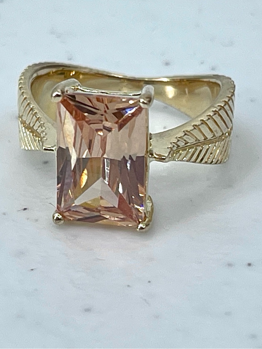 Fashion gold tone leave print square pink stone ring